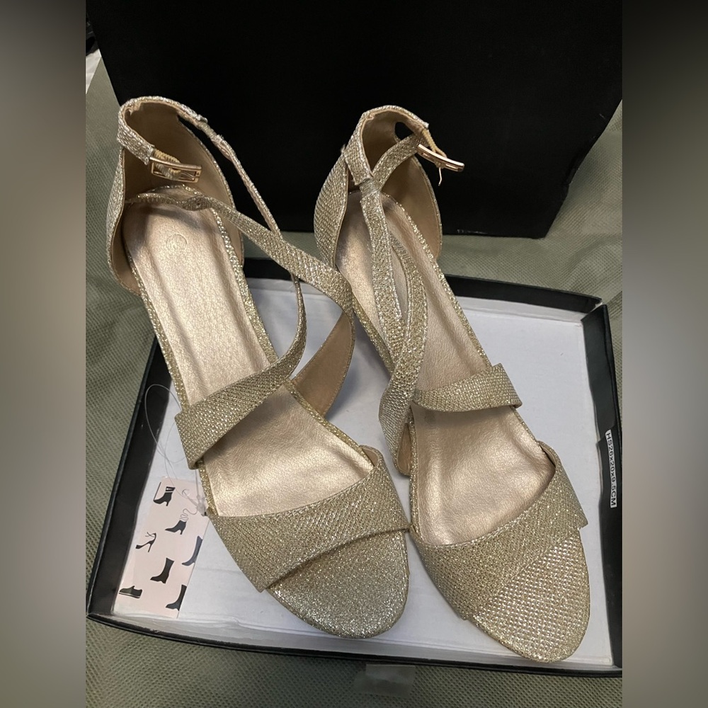 Elegant Gold Strappy Women's Sandals